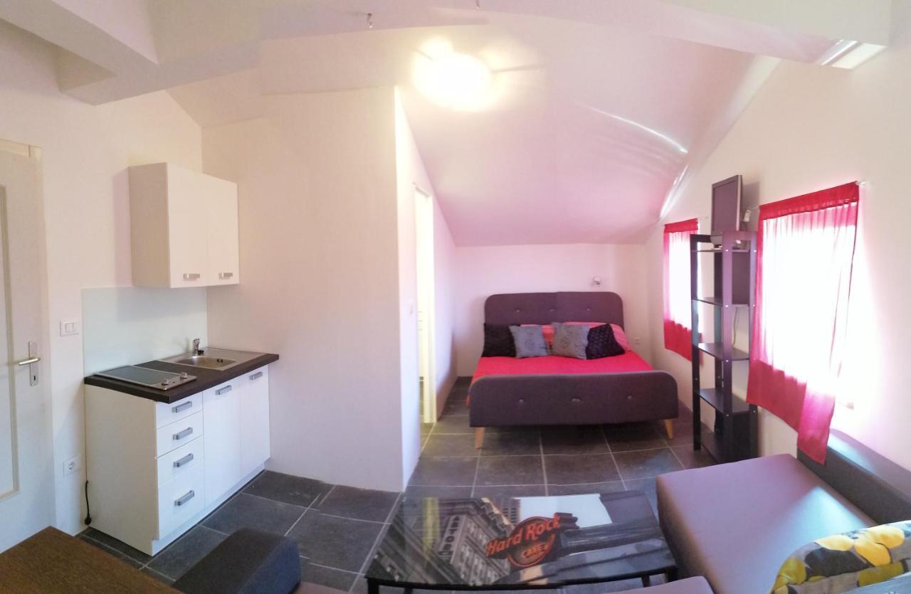 Gracia Apartments Funtana Bagian luar foto