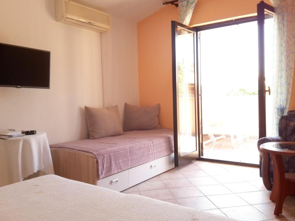 Gracia Apartments Funtana Bagian luar foto