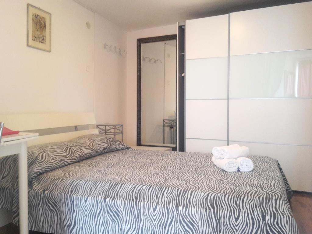 Gracia Apartments Funtana Bagian luar foto