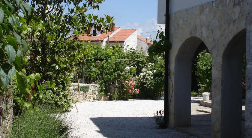 Gracia Apartments Funtana Bagian luar foto
