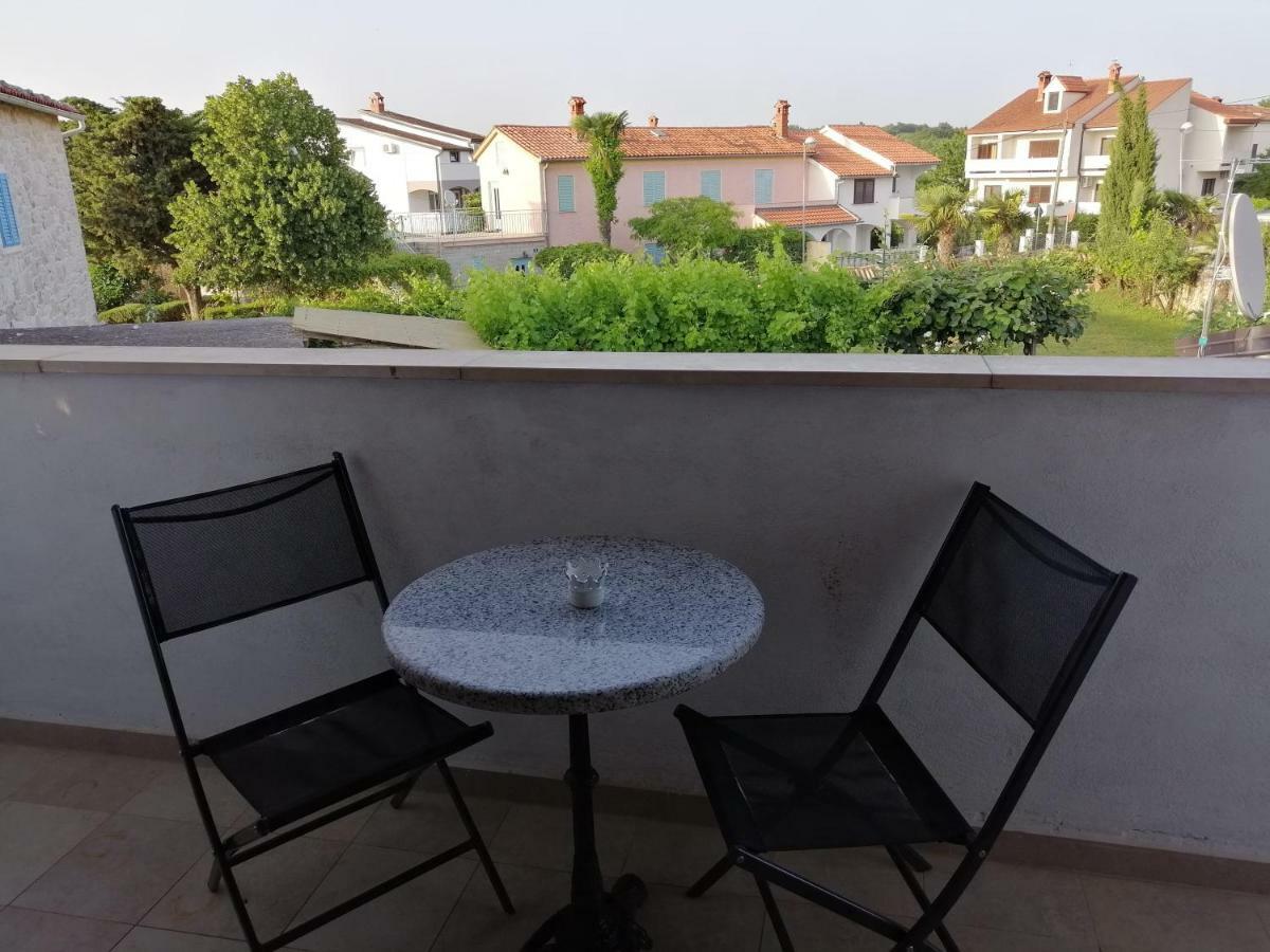 Gracia Apartments Funtana Bagian luar foto