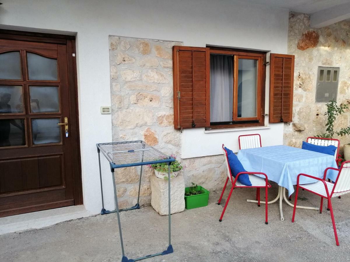 Gracia Apartments Funtana Bagian luar foto