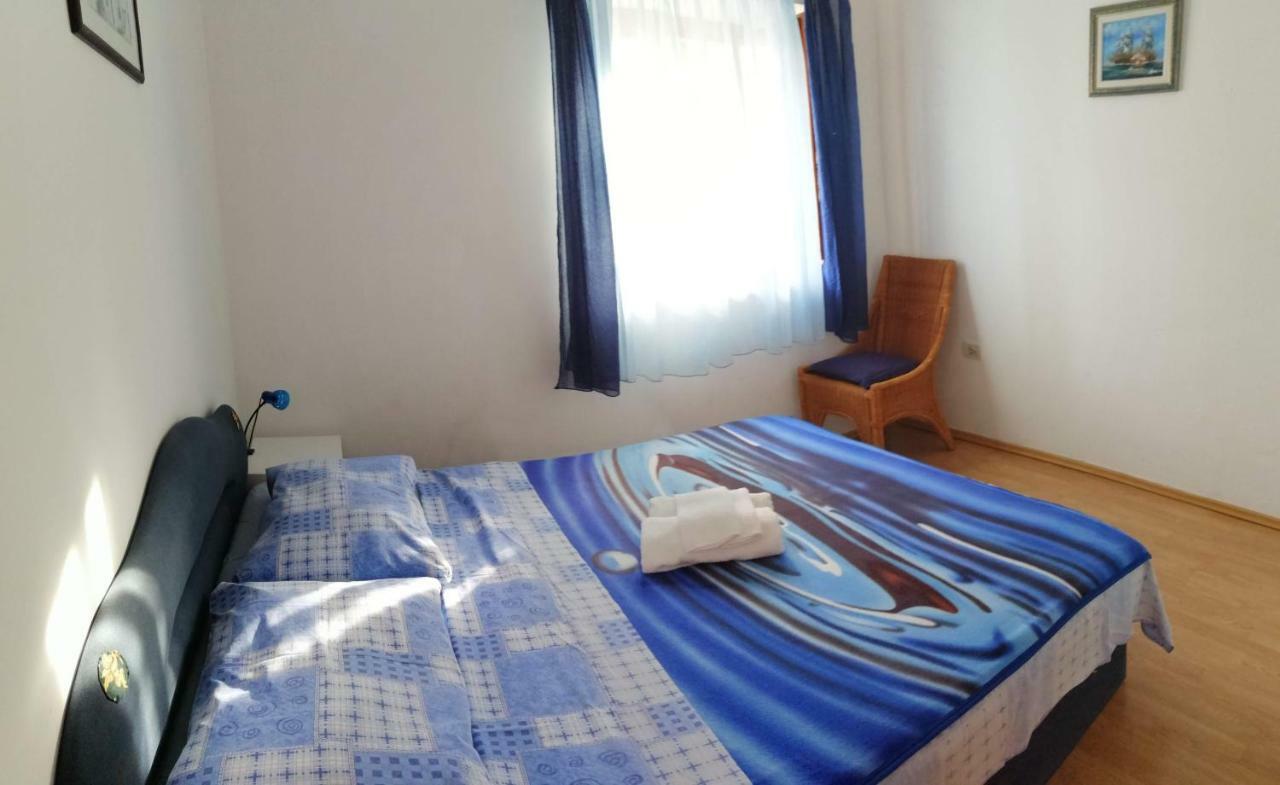 Gracia Apartments Funtana Bagian luar foto