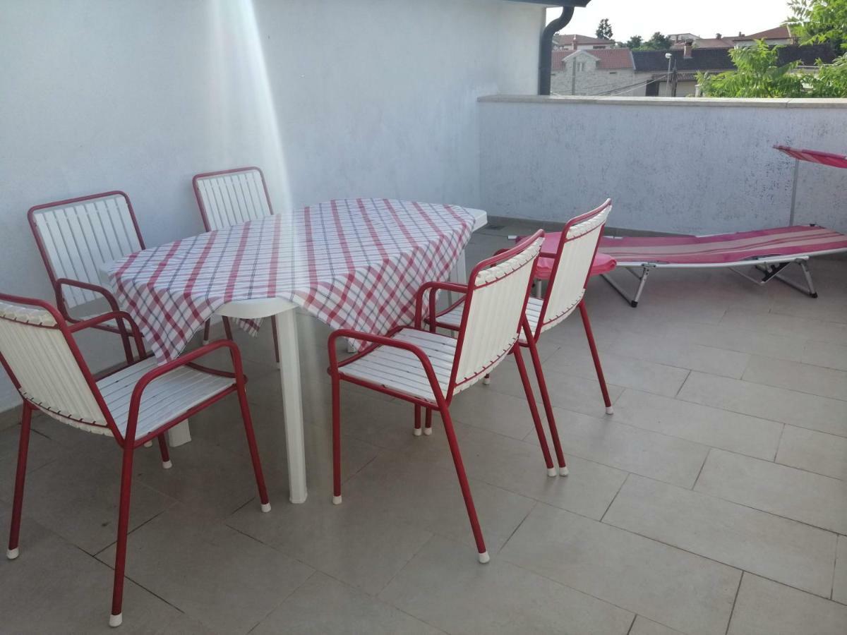 Gracia Apartments Funtana Bagian luar foto