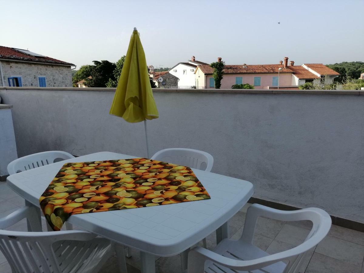 Gracia Apartments Funtana Bagian luar foto